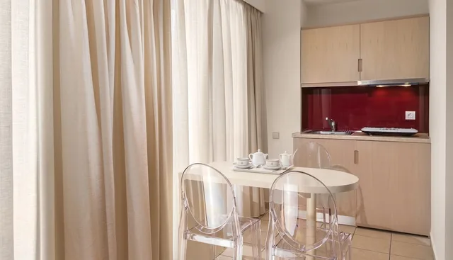 Studio, Twin Beds, Alexandra Hotel 4/4