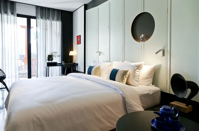 River, Double Bed، HOTEL DES ARTISTS PING SILHOUETTE 6/7