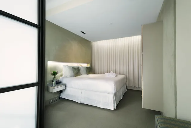 Standard, Queen Bed, The Shoreham Hotel 5/10