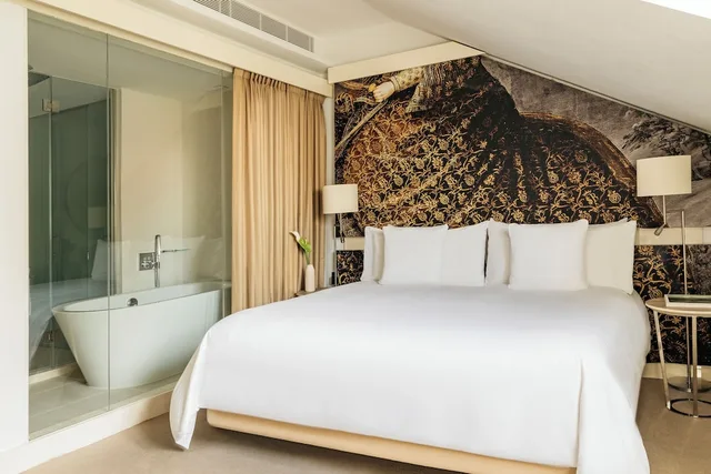 Three Bedroom Suite Redlevel, Palacio de Los Duques Gran Melia 1/3