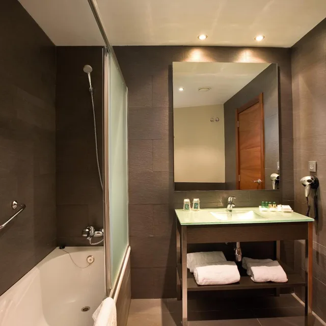 Room, Double Bed, Hotel F G Logrono 7/10