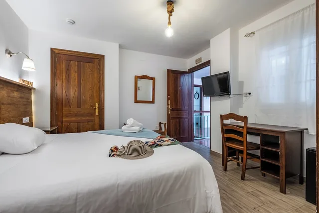 Standard, Queen Bed, El Nogal 4/10