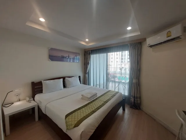 Room, King Bed, Balcony, V Check Inn Sukhumvit 22 2/5