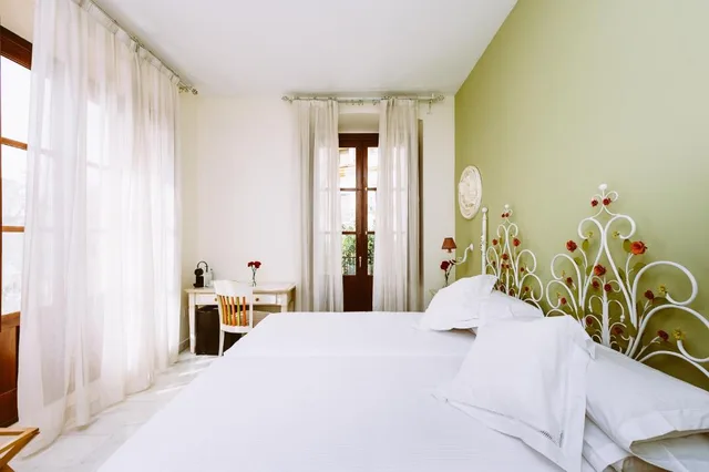 Superior, Double Bed, Basic Hotel Dona Manuela 2/3