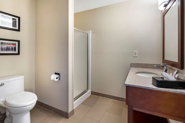 غرفة قياسية بسرير كوين، Comfort Inn La Porte, IN 5/5