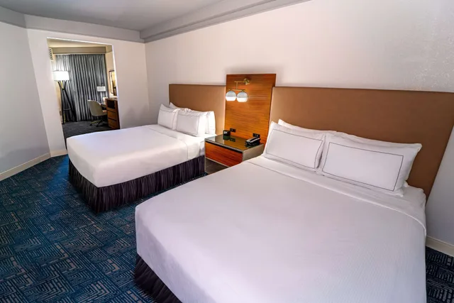 جناح بسريرين كوين، Doubletree By Hilton Tampa Rocky Point Waterfront 2/3