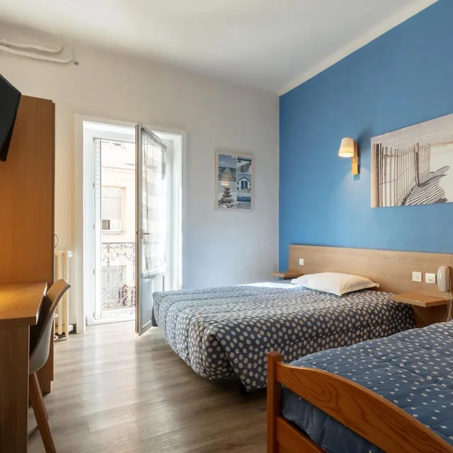 غرفة سوبيريور ثلاثية، HOTEL COLISEE VERDUN 1/3