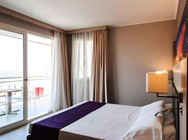 غرفة ديلوكس بإطلالة على البحر، Hotel Alma di Alghero 1/2