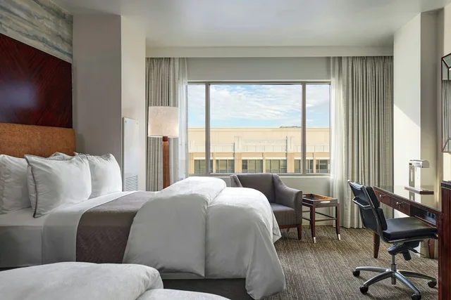 غرفة تقليدية بسريرين مزدوجين بإطلالة على المدينة، The Westin Washington National Harbor 3/7