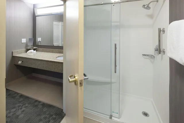 1 Bedroom, Deluxe, Suite, Accessible, Courtyard Omaha Downtown/Old Market Area 2/2
