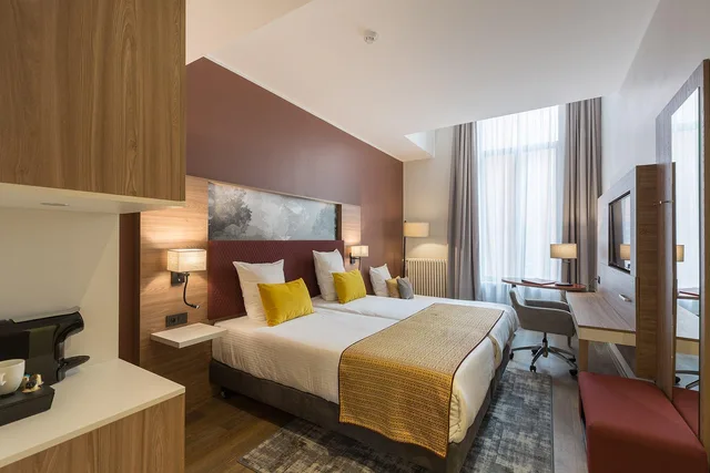 غرفة كومفورت بسريرين منفصلين مع أريكة، Leonardo Hotel Antwerp 2/2
