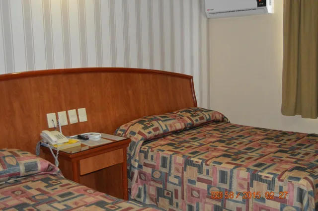 Room, Twin Beds, Hotel Impala 9/10