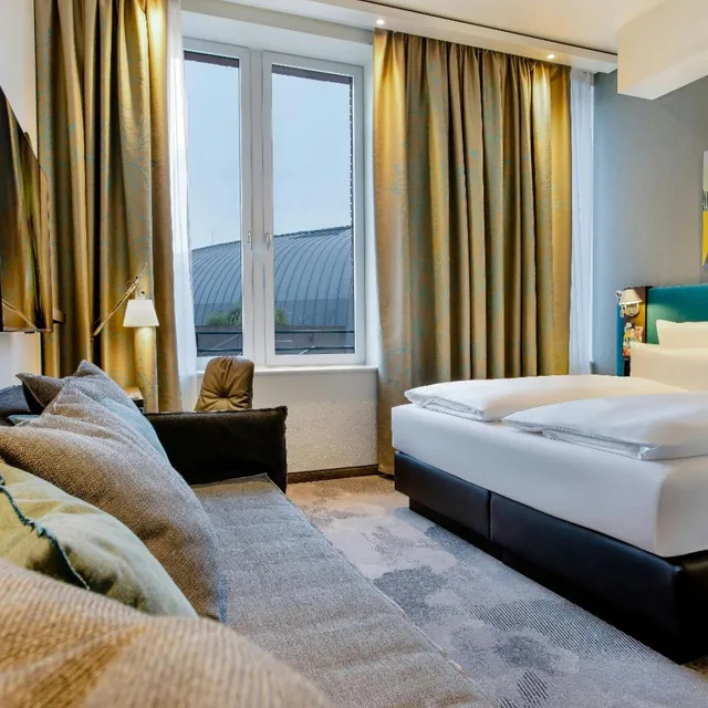 غرفة كومفورت بسرير كوين، Hotel Motel One Wiesbaden 2/5
