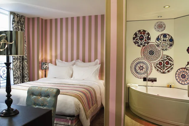 Discovery, Queen Bed, Hotel Le Bellechasse Saint Germain 4/5