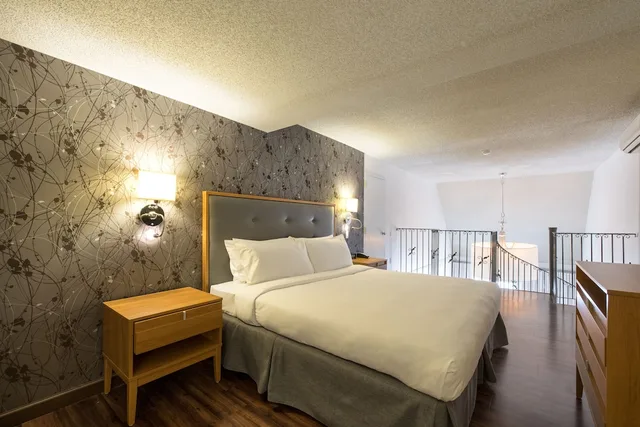 جناح جونيور خارجي بسرير كينج بإطلالة مع أريكة، Chateau Bromont 2/10
