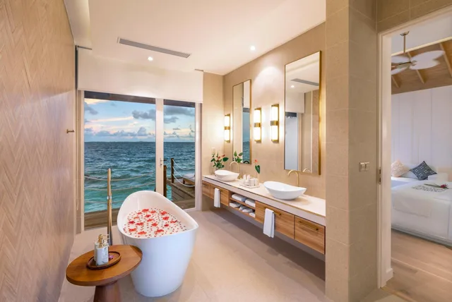 Water Villa, Sunset, with Pool، Bandos Maldives 8/8