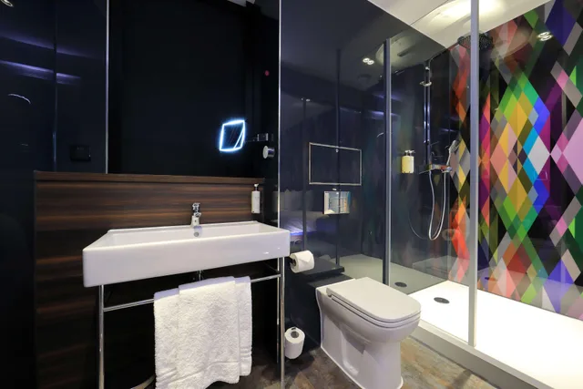 غرفة بسرير مزدوج، Village Hotel Southampton Eastleigh 2/2