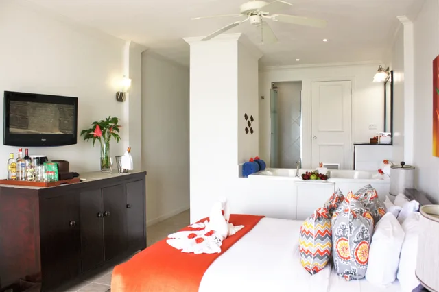 Sunset, Junior Suite, King Bed، Calabash Cove Resort And Spa - Adults Only 10/10