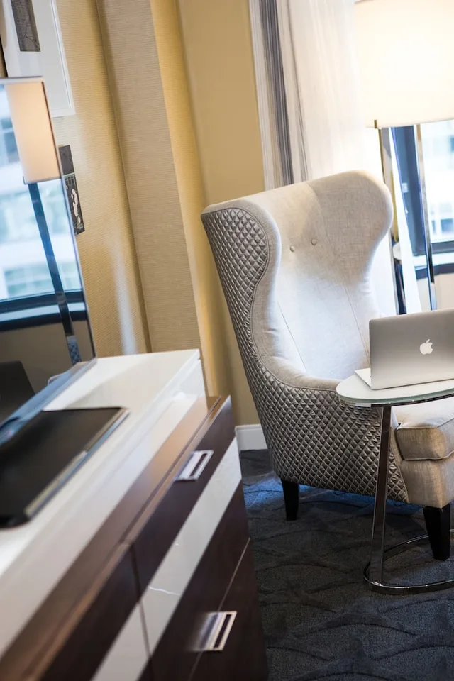 Room, King Bed, River View, Renaissance Chicago Downtown 2/2