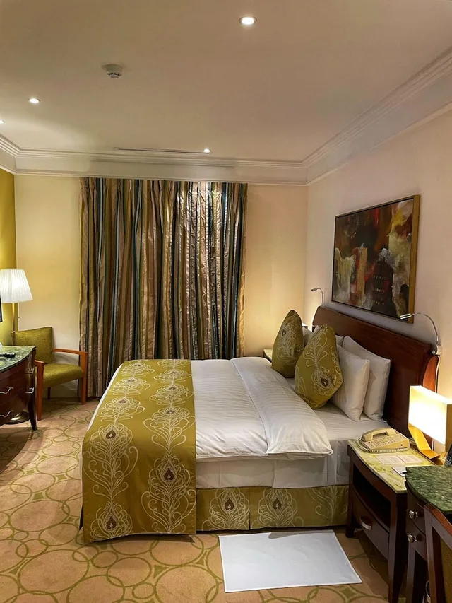 غرفة بسرير كينج وسرير كوين وسريرين منفصلين، Vivienda Hotel Villas Turki Al Awal 1/2