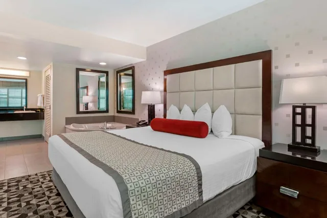 جناح بسرير كينج بشرفة بمنطقة جلوس، Best Western Plus Sundial 1/4