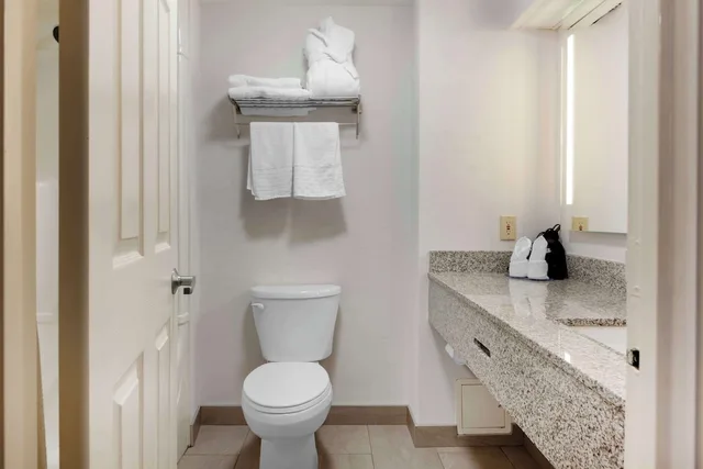 Tower, Standard, 2 Queen Beds، Best Western Milton 4/4