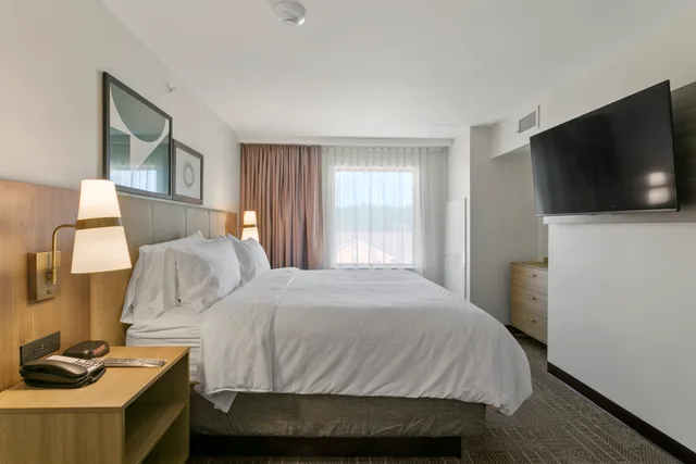 جناح بسرير كينج بغرفة نوم واحدة، Staybridge Suites Atlanta Ne - Duluth 1/4