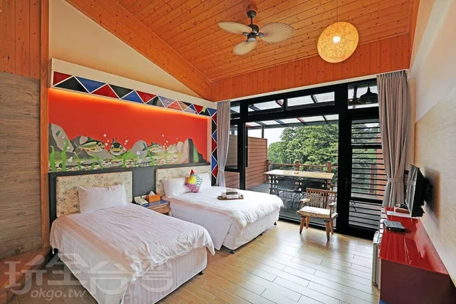 Duplex, Suite, Applause In The Mountain 1/1