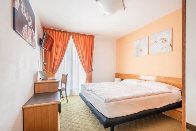 Deluxe, Double Bed, Alpina Hotel 7/9