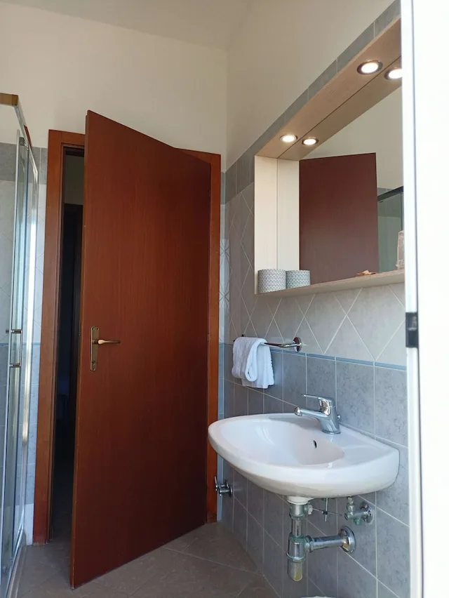 Room, Queen Bed, Sea View, Hotel Ariston 4/6
