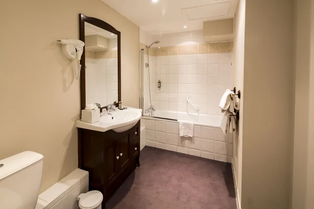 غرفة تقليدية بسرير مزدوج، Hotel de l Horloge 5/9