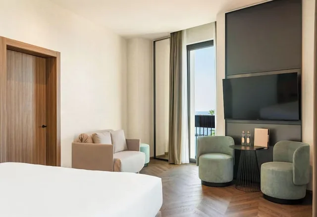 جناح جونيور بسرير كينج بإطلالة على البحر، Hotel Europa 5/10