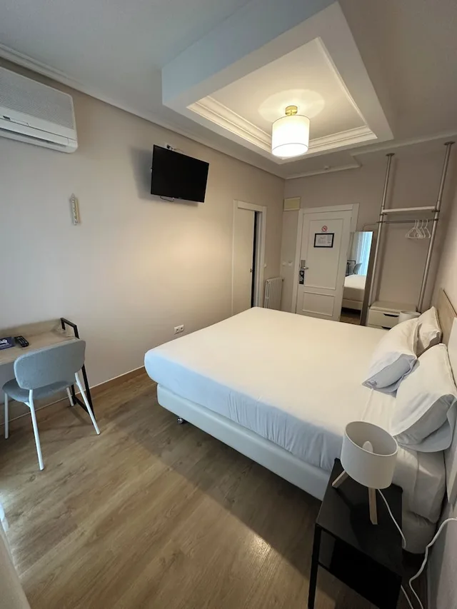 غرفة قياسية بسرير مزدوج بإطلالة على المدينة، Hotel Pilar Plaza Zaragoza 5/10