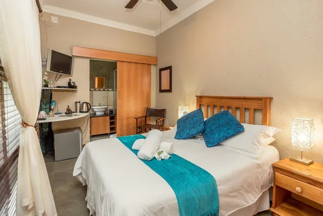 Blue, Budget, Double Bed، Beetleloop Guest House 1/3