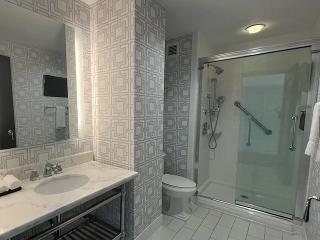 غرفة كلوب بسرير كينج، Sheraton Columbia Downtown Hotel 2/2