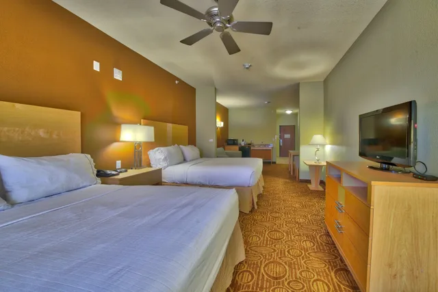 غرفة قياسية بسريرين مزدوجين لذوي الإعاقة، Holiday Inn Express & Suites Lubbock Southwest - Wolfforth 2/6