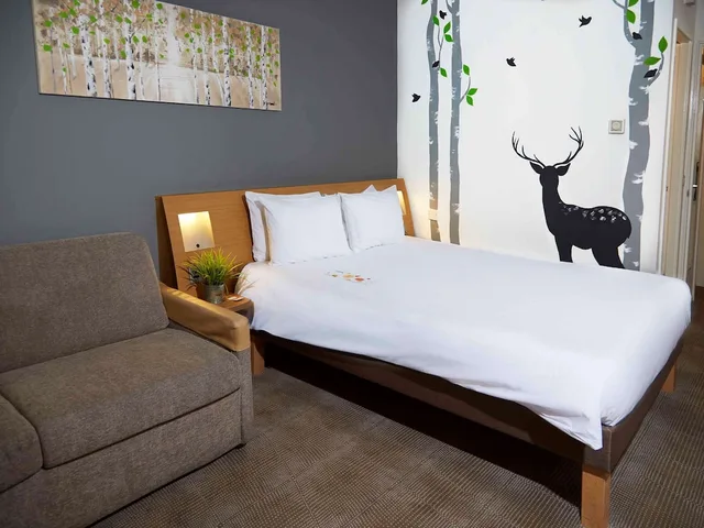 Standard, Queen Bed, Sofa, Novotel Southampton 7/10