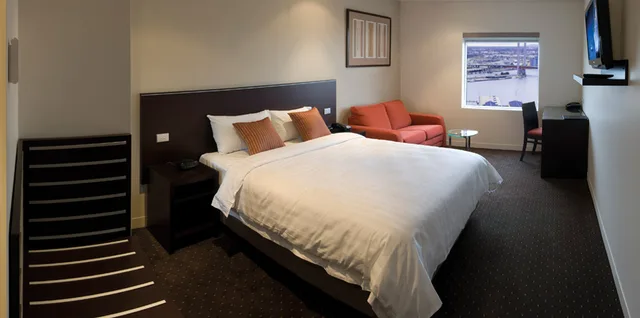 Room, Grand View, Atlantis Hotel Melbourne 1/2