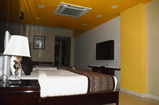 Friends and Family, 2 King Beds، Hotel Calangute Central 4/5