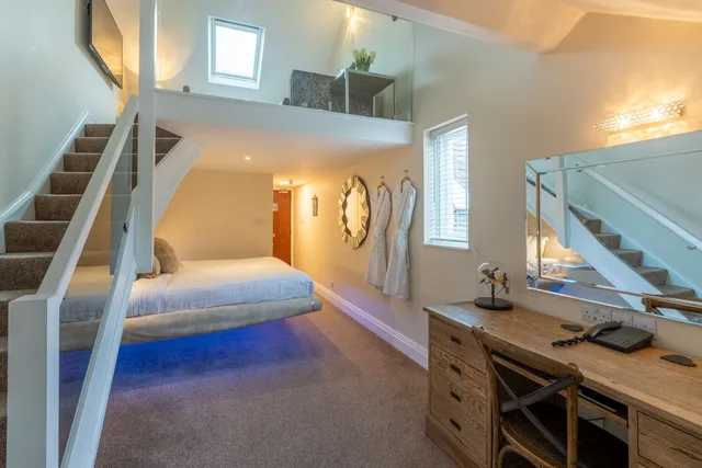 Roof Top, Duplex, Suite, King Bed, Adult Only, Hot Tub، Lakes Hotel and Spa (ex The Burnside Hotel and Spa) 2/2