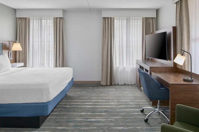 جناح بسرير كينج بشرفة لذوي الإعاقة، Hampton Inn Suites Saratoga Springs Downtown 9/10