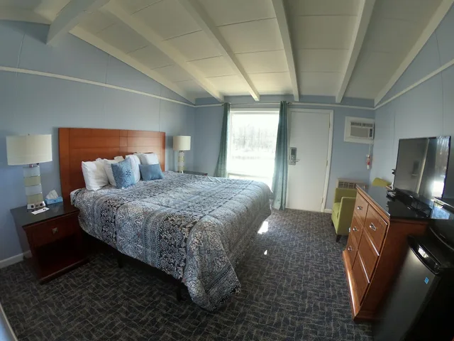 غرفة بسرير كينج، Copper Lantern Motor Lodge 2/3