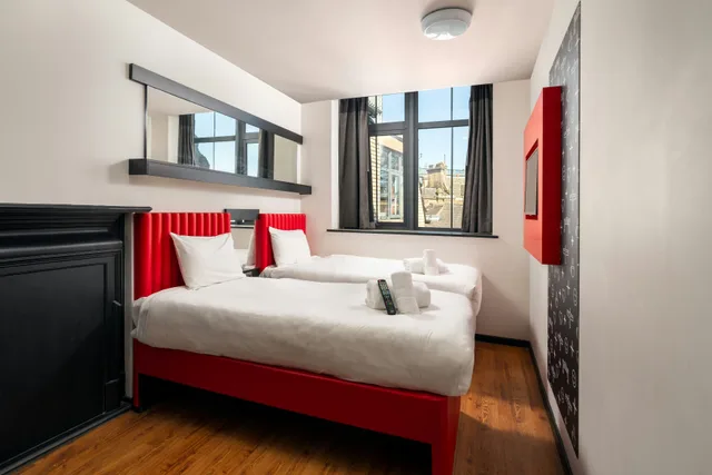 غرفة بسريرين منفصلين، easyHotel Newcastle City Centre 2/6