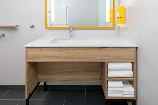 غرفة بسريرين كوين بحوض استحمام لذوي الإعاقة، Tru by Hilton Wilmington 4/4