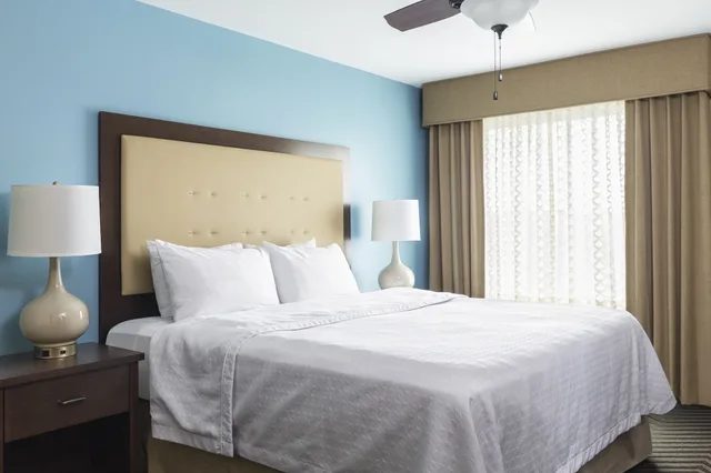 2 Bedrooms, Suite, 1 King and 2 Queen Beds, 2 Bathrooms، Homewood Suites By Hilton Akron Fairlawn Oh 6/9