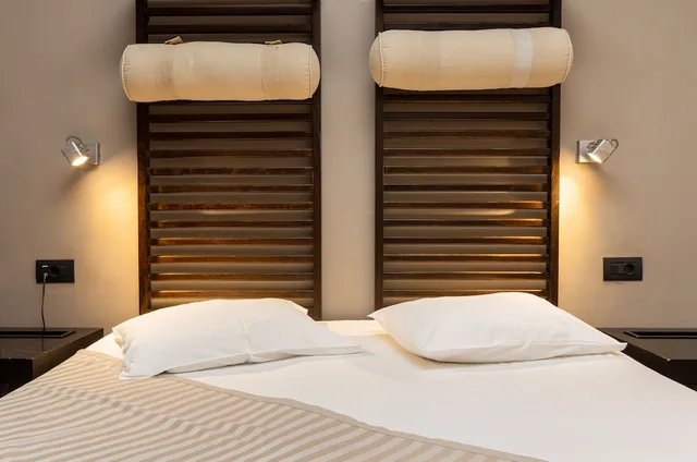 غرفة بسرير مزدوج بإطلالة على البحر، Plaza Hotel 5/7