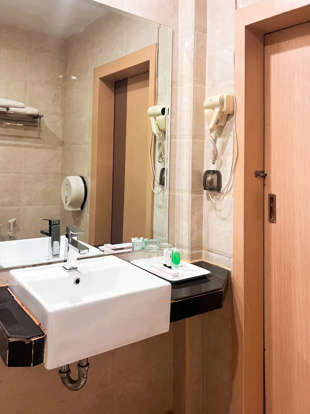 جناح جونيور، Batam City Hotel 4/5