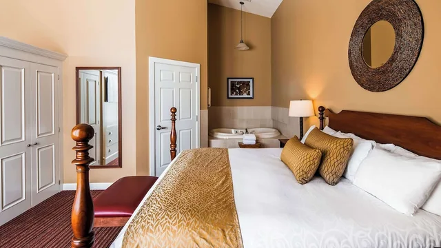 شقة بسرير فردي مع أريكة بحوض جاكوزي، Best Western Plus Dutch Haus Inn And Suites 1/7