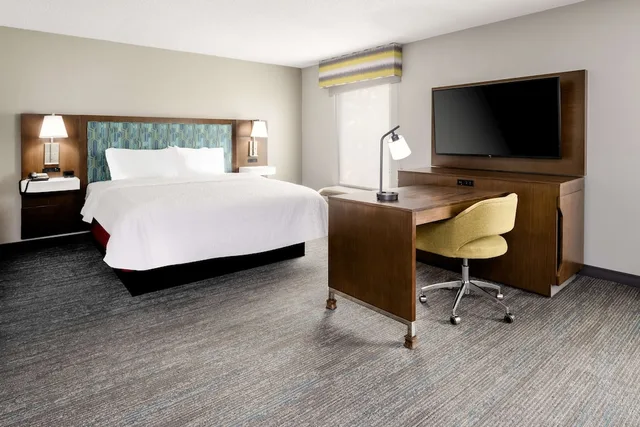 Deluxe, King Bed, Parlor, Sofa، Hampton Inn Richmond Mechanicsville 6/9