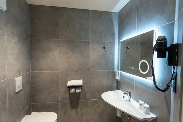 غرفة متصلة بسريرين منفصلين وسرير كينج، Brit Hotel Bourges L Olympia 6/7